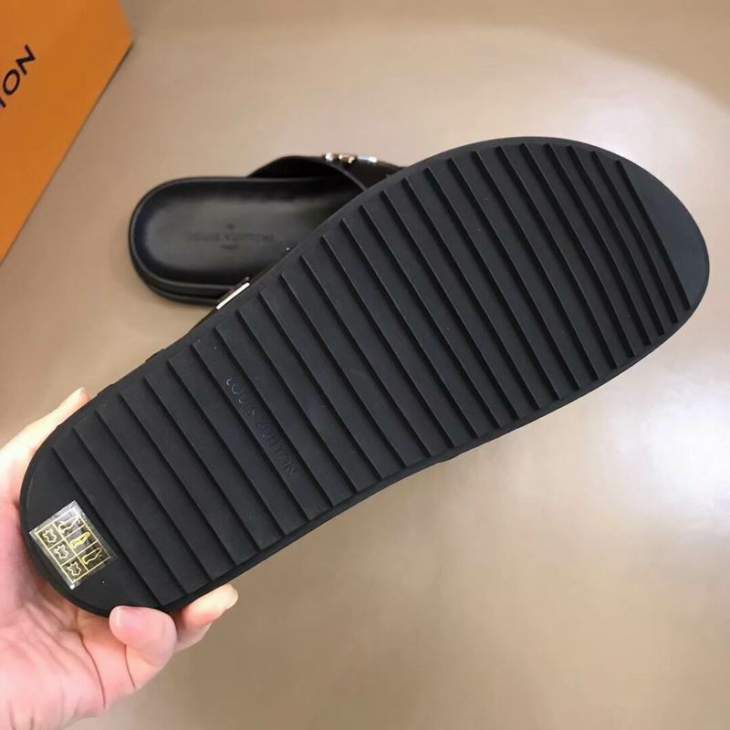 Picture of Louis Vuitton Slippers _SKULVsz38-45mnf04131350